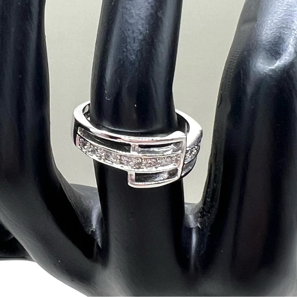 NWOT lia sophia “Splendid” Sz 7 ring, CZ wt. 0.22ct. Polished silver tone - Picture 5 of 6